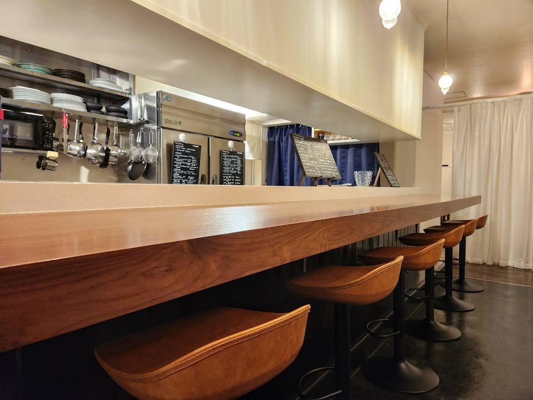 カウンターの椅子を新調しました